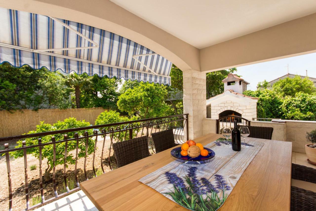 Holiday Home Ruzmarin Trogir Exterior photo
