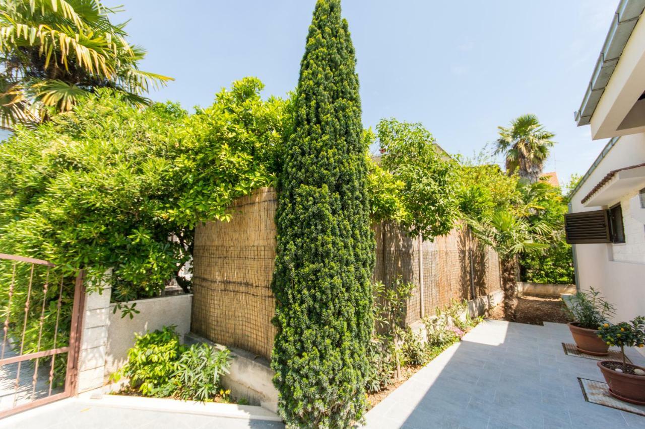 Holiday Home Ruzmarin Trogir Exterior photo